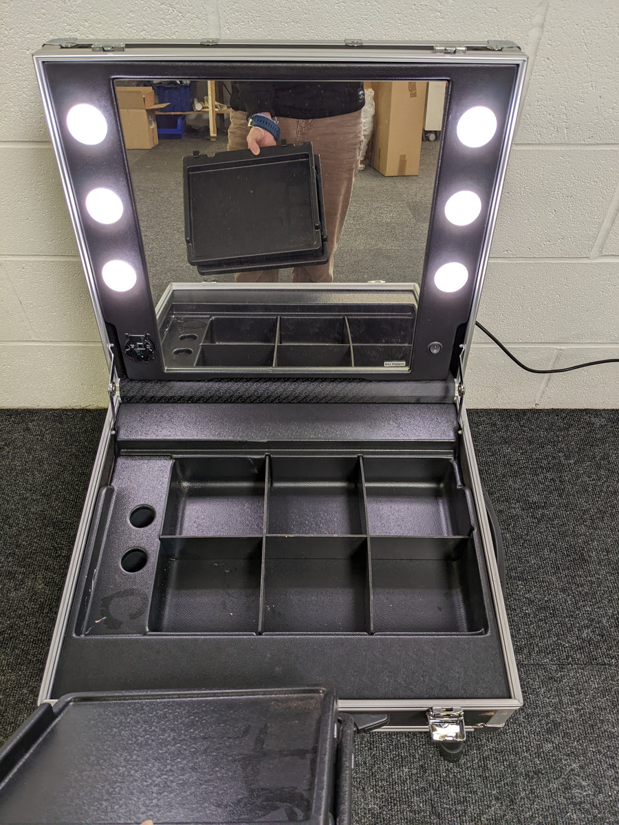 VPET-10 Compact Make Up Case with Trays By Cantoni®